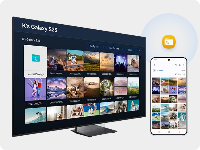 거실 벽에 TV가 설치되어 있으며, TV 화면에는 위젯이 보이고 있습니다. 머그잔을 손에 쥔 여성이 TV를 보고 있습니다.