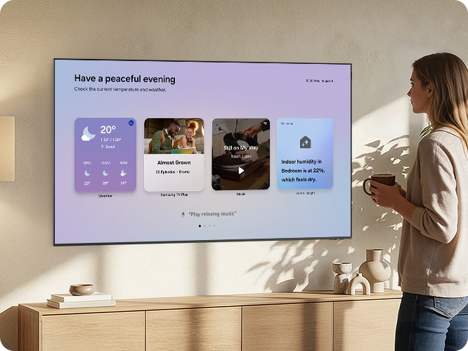 청소기, 에어컨, 조명 등 집 안의 다양한 스마트 기기와 TV가 연결되어 있는 모습을 보여주고 있습니다.